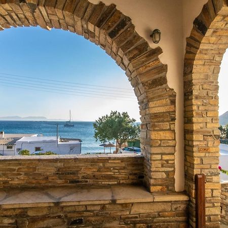 Traditional House By The Sea Istérnia Buitenkant foto