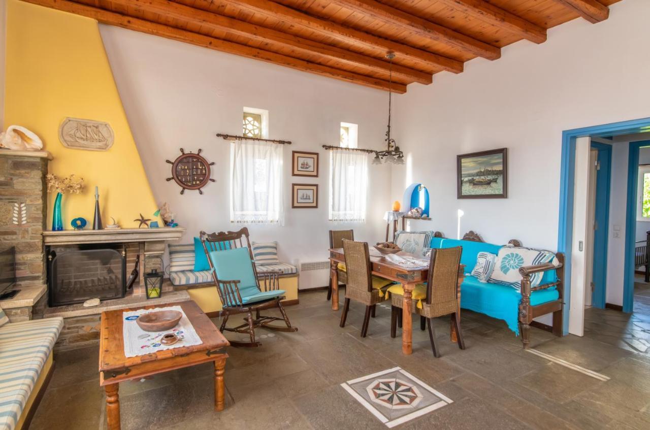 Traditional House By The Sea Istérnia Buitenkant foto
