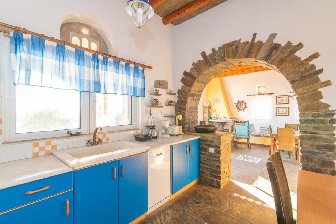 Traditional House By The Sea Istérnia Buitenkant foto